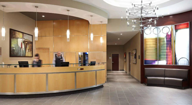 Courtyard by Marriott Montreal Airport, Rezervați Hotel Dorval Island Quebec