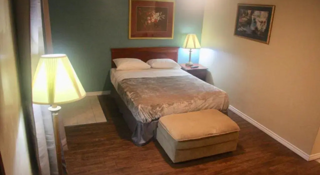 Двухместный номер Standard American Plaza Motel