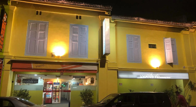Кровать в общем номере Snooze Inn @Dunlop Street