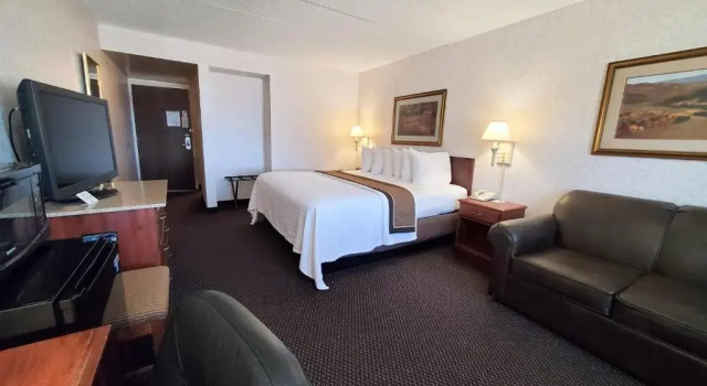Номер Standard AmericInn by Wyndham Watertown