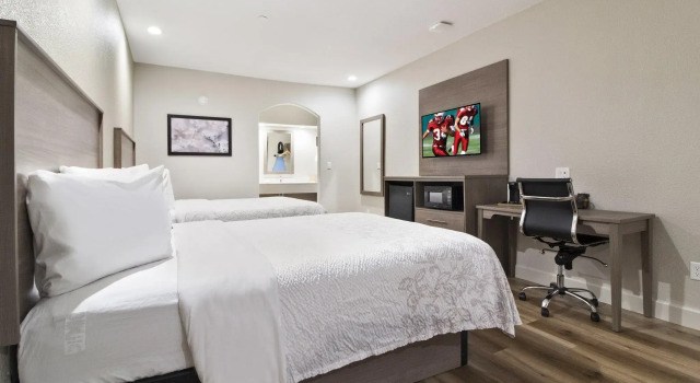 Четырёхместный номер Premium Red Roof Inn PLUS + Galveston - Beachfront