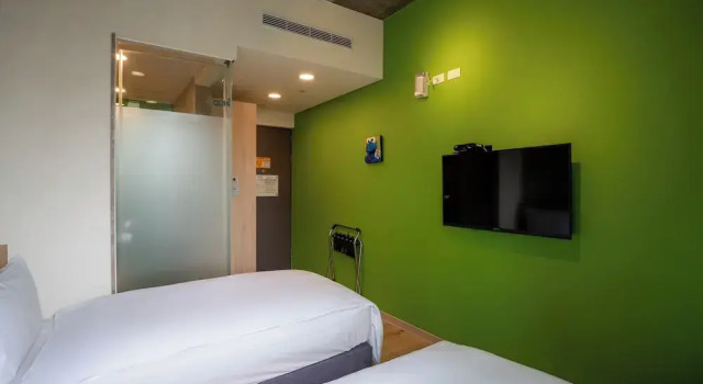 Двухместный номер Standard с балконом CHECK inn Express Taichung Yizhong