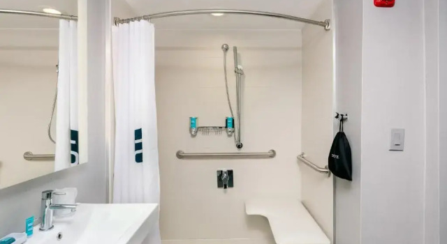 Четырёхместный номер Standard Aloft by Marriott Columbia Harbison