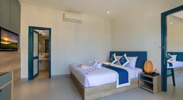 Семейный номер Standard с балконом Hoi An Aurora Riverside Hotel and Spa