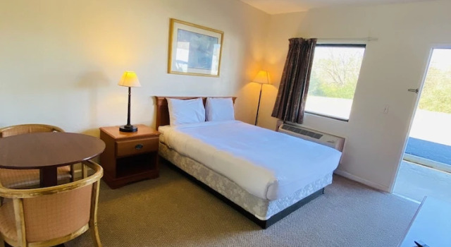 Одноместный номер Standard Travelers Place Inn & Suites