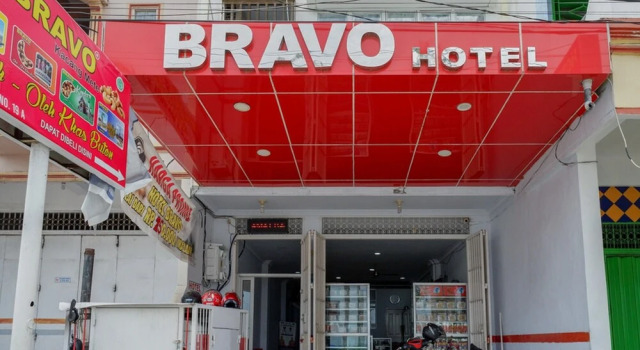 Hotel Bravo by RedDoorz, Prenota Hotel Baubau 