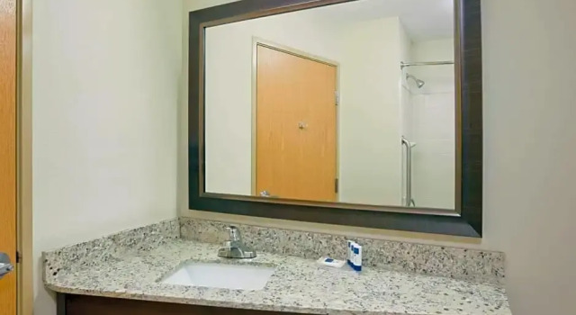Номер Standard AmericInn by Wyndham Hawley