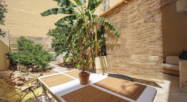 Апартаменты Classic 1BR Seafront Townhouse & Garden