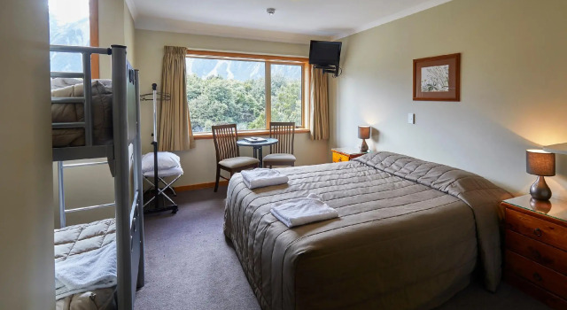Номер Family с видом на горы Aoraki Mount Cook Alpine Lodge