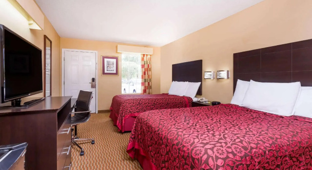 Четырёхместный номер Standard Days Inn by Wyndham Simpsonville