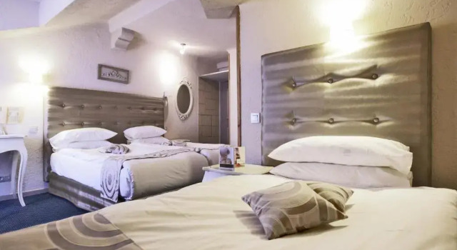 Трёхместный номер Standard GOLDEN TULIP CANNES HOTEL de PARIS