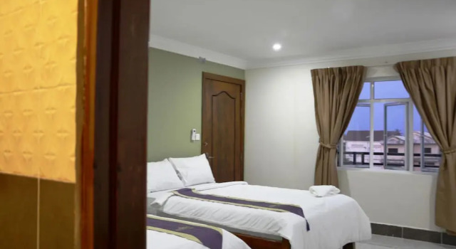 Двухместный номер Superior с 2 комнатами с балконом и с видом на город Neakru Guesthouse and Restaurant