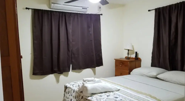 Canuck Cottage Two Bedroom House, Rezervați Casă de vacanță Vile în Belize Islands, Vilă