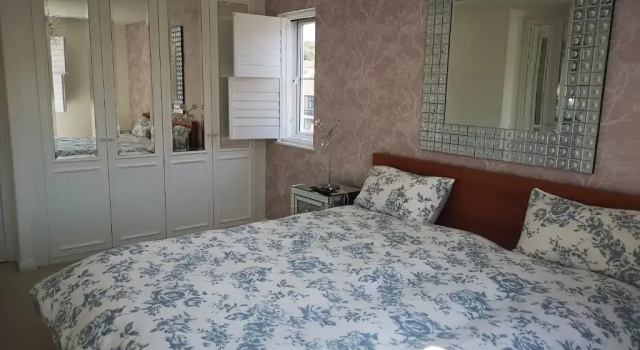 Люкс Deluxe BIENVENUE in NEWHAVEN Luxury superking OR standard OR budget rooms