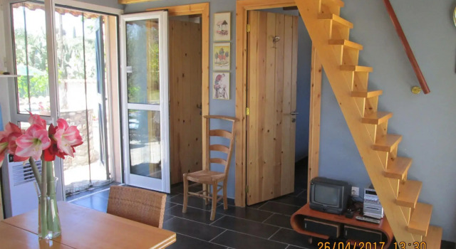 Spacious chalet on a plot of 4000m2 with fruit trees near the beach in Messinia, Prenota Chalet Ville a Messenia, Villa