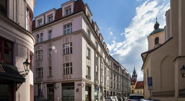 Old Town - 3 Bedroom 3 Bathroom & Kitchen Apartment Templova, Забронировать Апартаменты/квартира Отели Праги с парковкой, рядом с Музей Альфонса Мухи, Парковка
