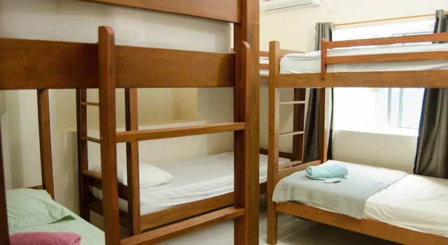 Кровать в общем номере (женский номер) Ilha Hostel