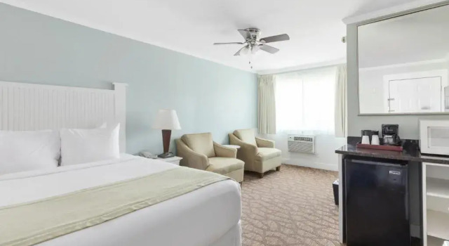 Номер Deluxe Colonial Inn