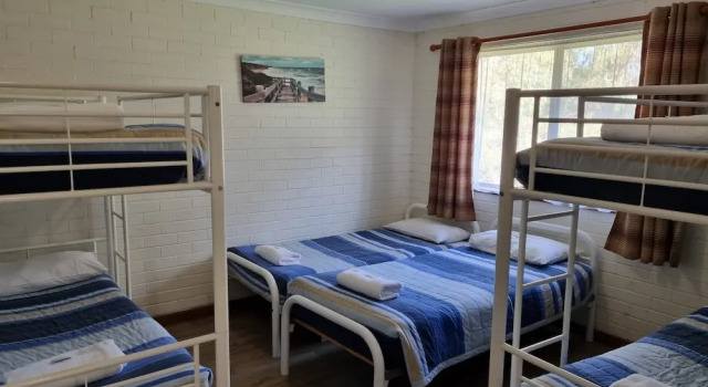 Шале с 3 комнатами с видом на сад Emu Beach Chalets
