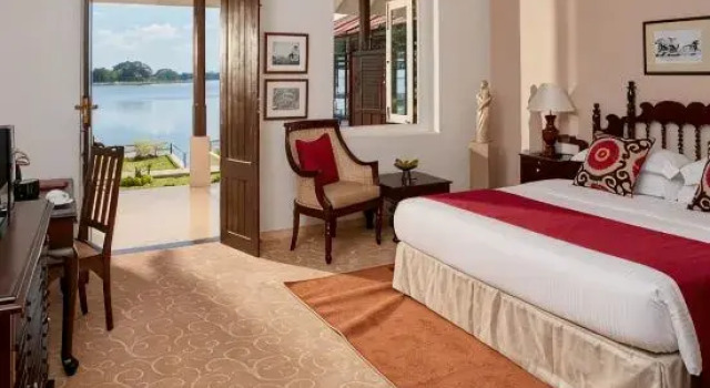 Номер Deluxe EKHO Lake House - From Colonial Bungalow to Royal Retreat