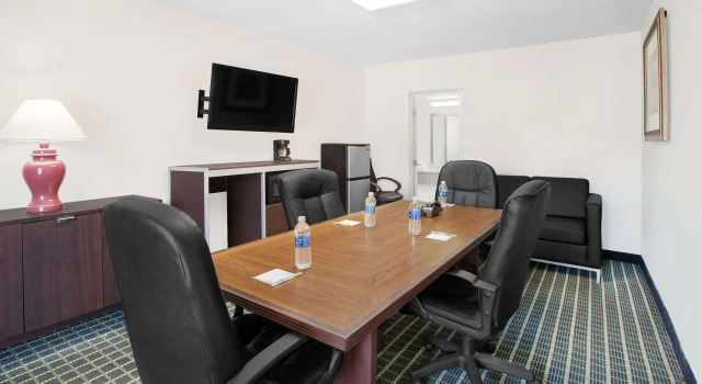 Days Inn by Wyndham Market Center Dallas Love Field
