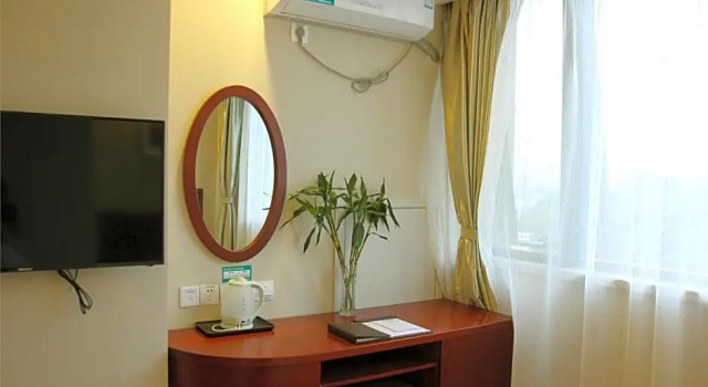 Двухместный номер Business GreenTree Inn Zhejiang Taizhou Tiantai Bus Station Express Hotel