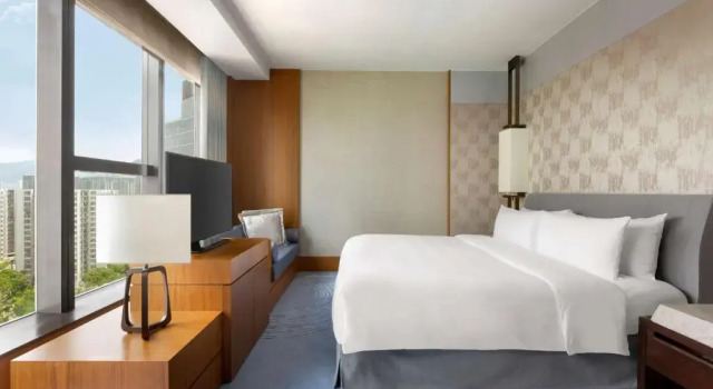 Двухместный номер Premier с видом на город Kerry Hotel Hong Kong by Shangri-la