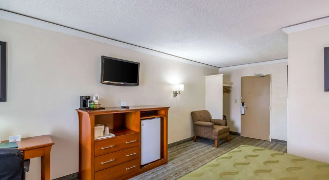 Quality Inn & Suites Kansas City - Independence I-70 East, Buchen Sie Hotel Independence Missouri