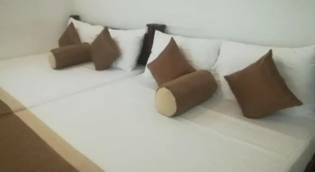 City Royal White Tourist Rest