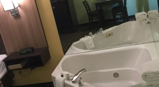 Двухместный номер Deluxe с балконом University Manor Inn