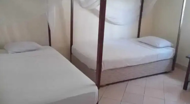 Семейное бунгало с балконом Diani Campsite & Cottages