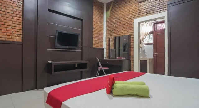 RedDoorz Plus near Cambridge City Square 2