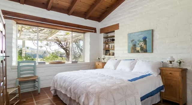 6590 Camino Carreta House by RedAwning