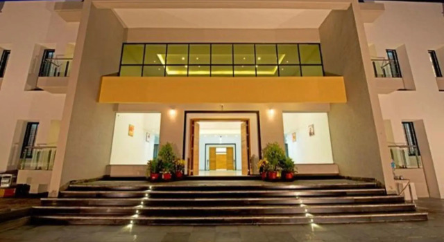 Hotel President Banquet & Lawns