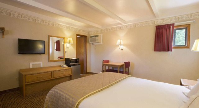 Glenwood Springs Cedar Lodge, Забронировать Отель Гленвуд-Спрингс Колорадо, рядом с Valley View Hospital