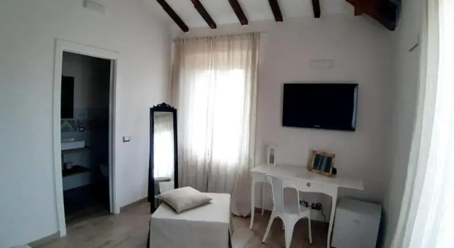 Двухместный номер Standard с видом на озеро VISTALAGO VERSILIA