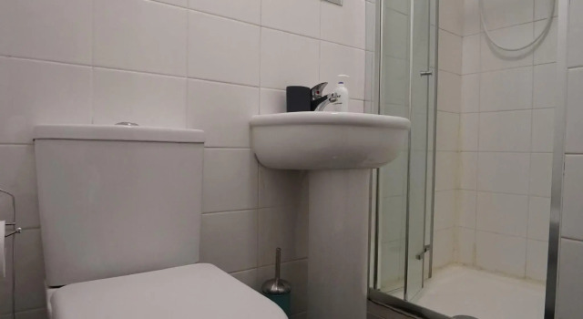 Студия London Queen Park Apartments