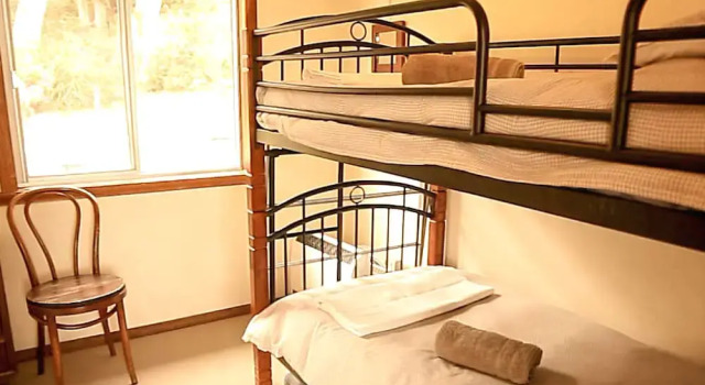 The Shackeau, Book Hotel  
