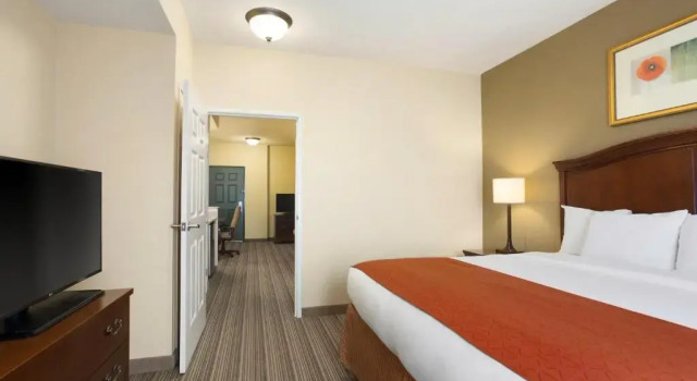 Двухместный люкс c 1 комнатой Country Inn & Suites by Radisson, Columbia, MO