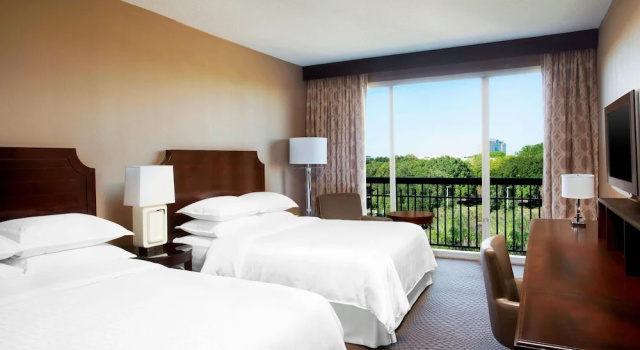 Четырёхместный номер Standard с балконом Sheraton Orlando North