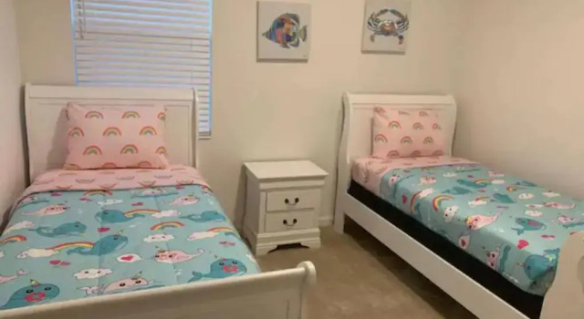 NEW! #2571 Disney-Universal-Private Pool-Lake view-10BR-8BA, Rezerwuj Hotel Kissimmee Kissimmee