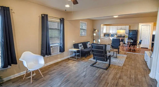 Nice 3B 2BA Near Downtown 2 Min AtandT Center, Забронировать Апартаменты/квартира Сан-Антонио Bexar County, рядом с San Antonio Spurs