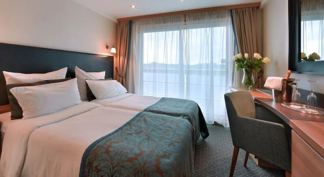 Hotelships Holland - HS Leonora - Messe, Забронировать Отель Отели Дюссельдорфа 4 звезды, рядом с Robert Schumann Saal, 4*