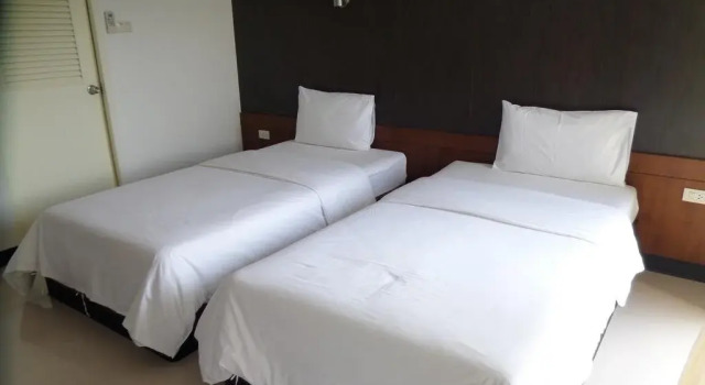 Suanluang Living Suite, Забронировать Отель Отели Южного Таиланда с парковкой, Парковка
