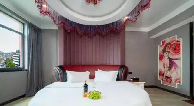 Кровать в общем номере Qi Yu · Elegant Hotel (Taohang Pedestrian Street Store)