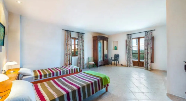 Villa Arquell, Book Villa Campos 