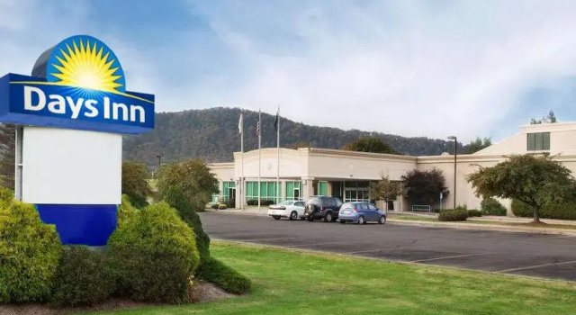 Run of House Days Inn by Wyndham Warren