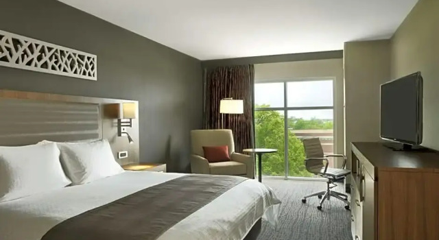 Люкс с 2 комнатами The Broadway Columbia - a DoubleTree by Hilton Hotel