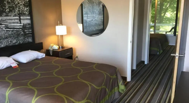 Четырёхместный номер Standard Super 8 by Wyndham Sevierville Riverside