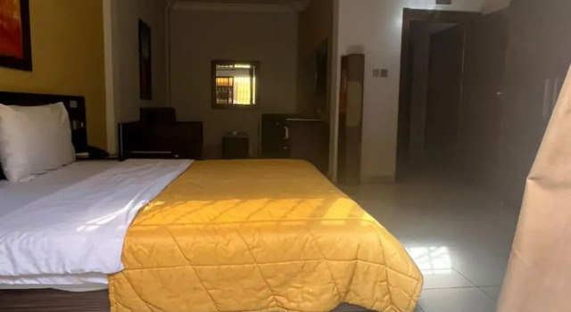 Camera Executive Owee Suites